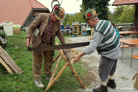 Prikaz starih kmečkih opravil na Gori sv. Miklavž (2)